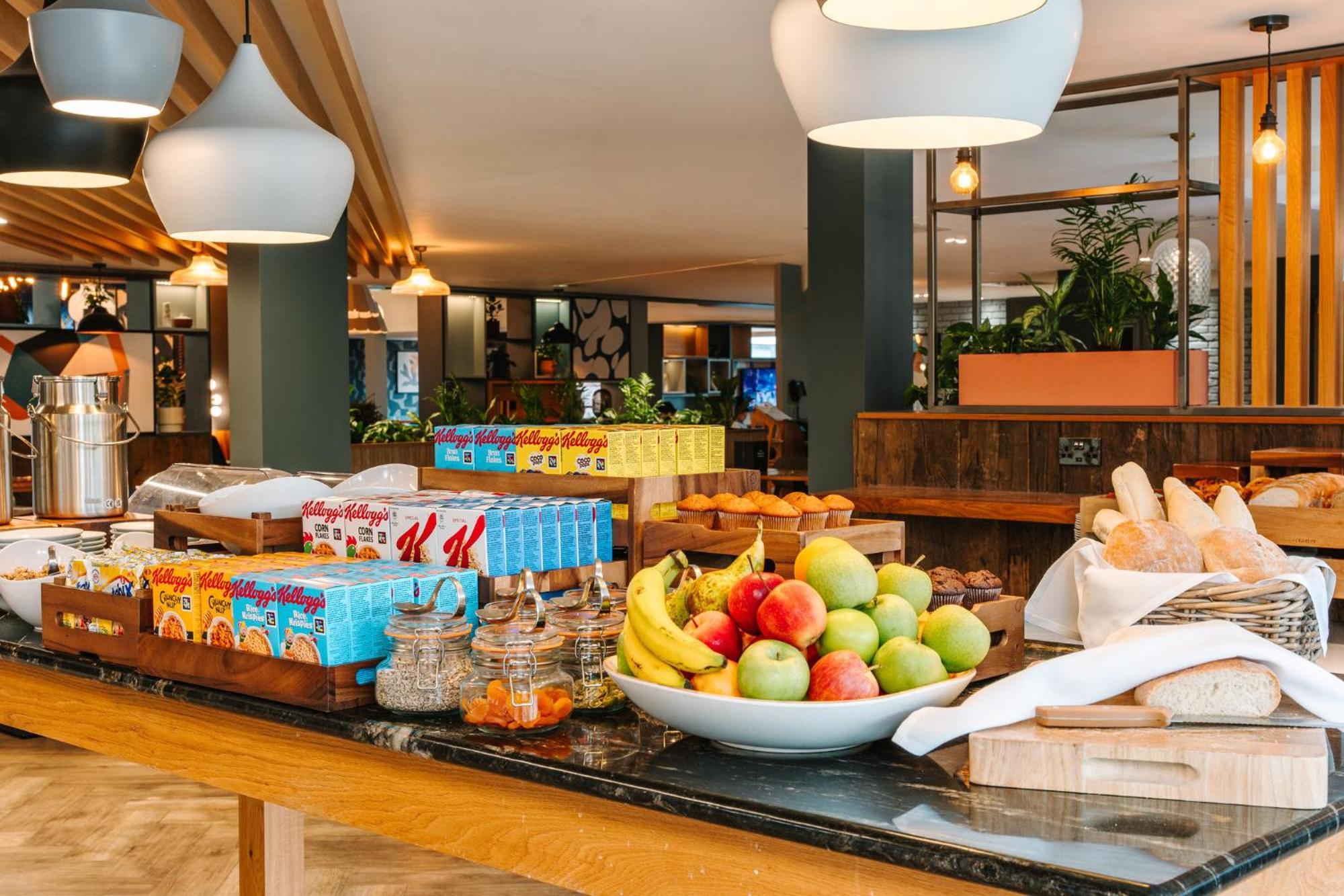 Voco Winchester Hotel & Spa By Ihg Екстериор снимка